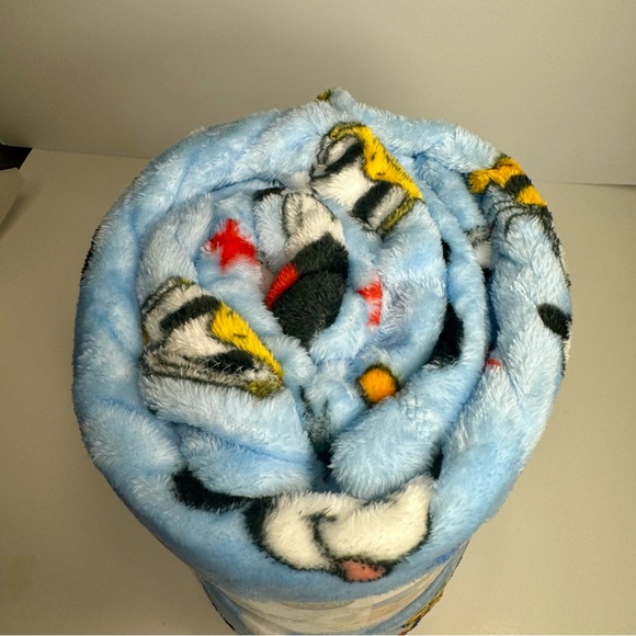 NWT. Disney's Oversized Supersoft Printed Plush Throw. Independence Day theme - Picture 4 of 9